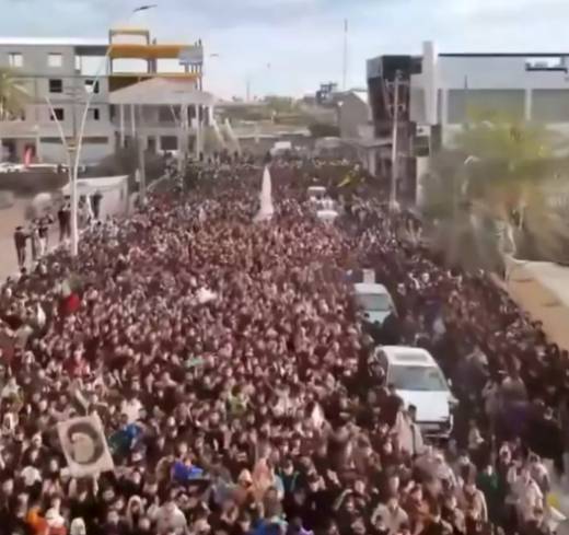 Okul katliamı sonrası İran ayağa kalktı: 168 kız çocuğunun cenaze töreni için milyonlar toplandı 1